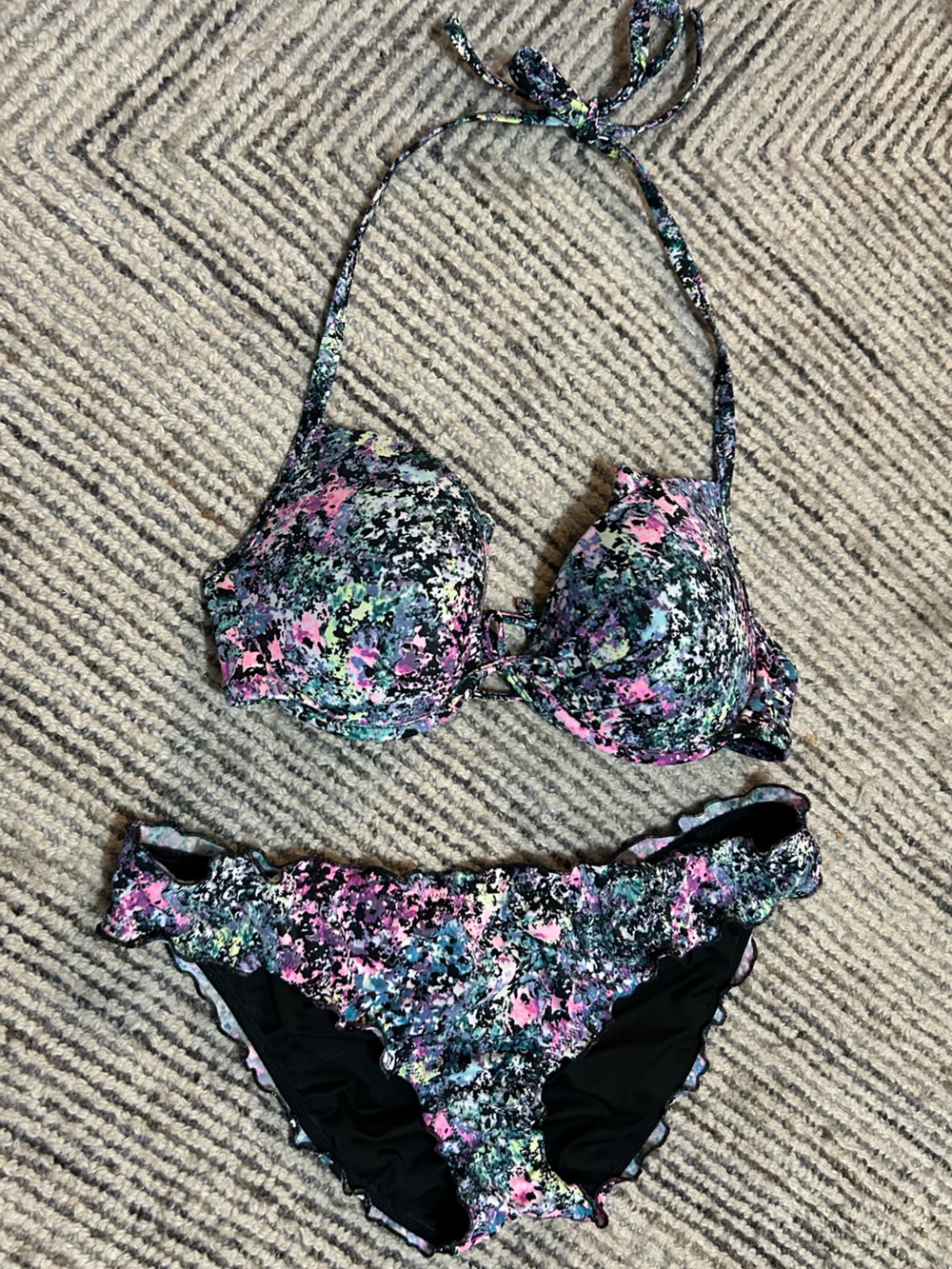 Y2K Victoria’s Secret Multicolor Floral Print Bikini Set 34D Ruffle lettuce hem